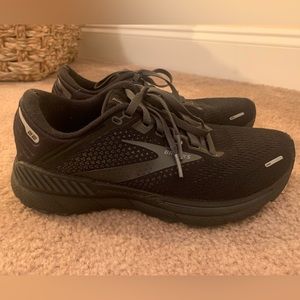 Brooks, size 7, Black